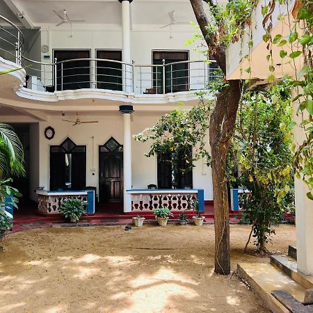 Sea Rock Beach Hotel Arugam Bay Luaran gambar
