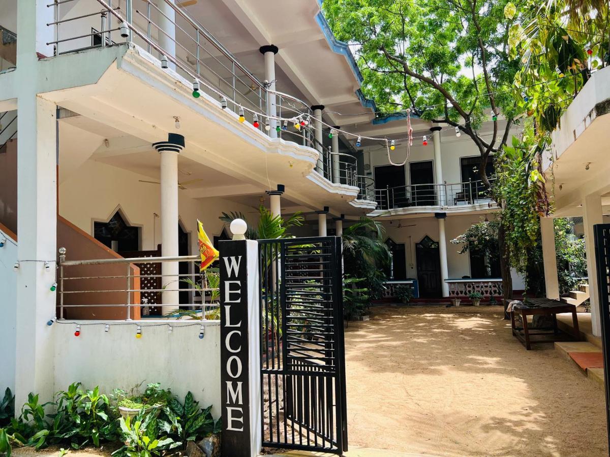 Sea Rock Beach Hotel Arugam Bay Luaran gambar